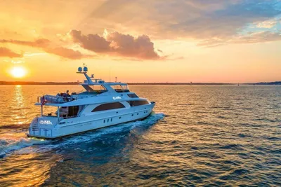 Hargrave Custom Raised Pilothouse