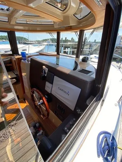 Windless Yacht Photos Pics Interior view of 2016 Ranger Tugs R-29 S Tug with Garmin navigation system.