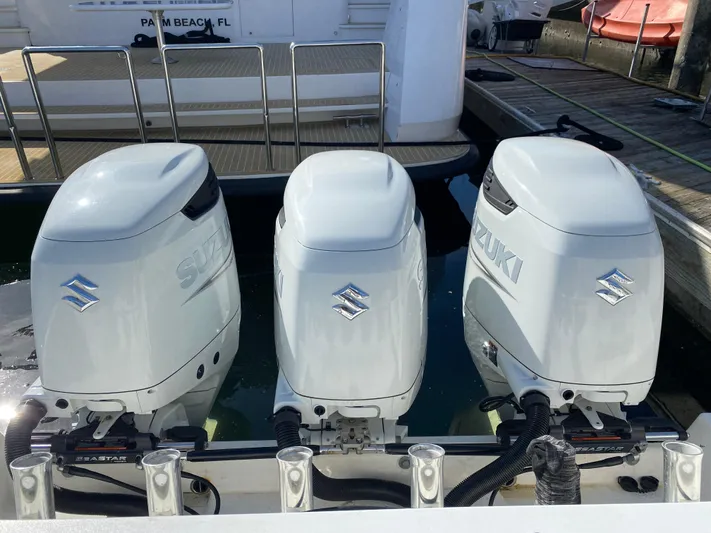 Stoked On Fishing Yacht Photos Pics Three Suzuki outboard motors on a 2008 Everglades 355 Center Console boat.