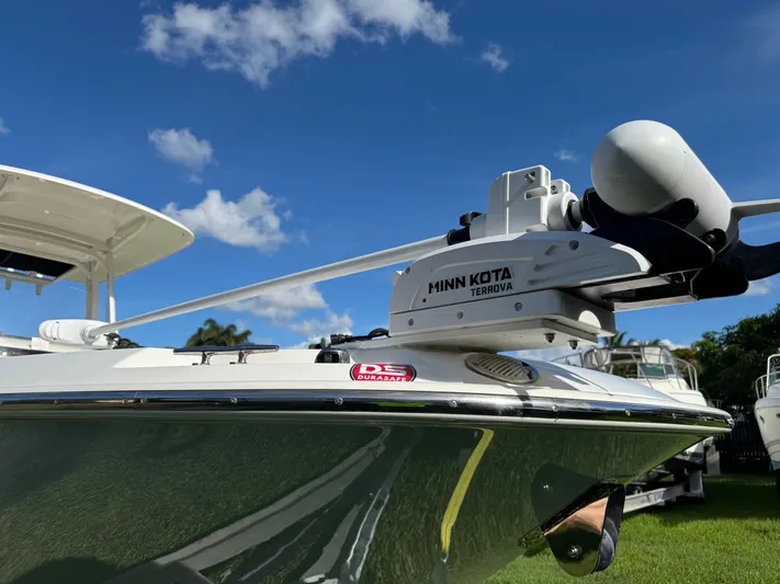  Yacht Photos Pics 2020 Boston Whaler 270 Dauntless with Minn Kota Terrova motor under clear blue sky.