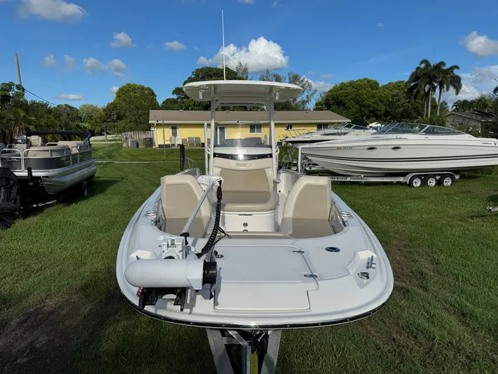  Yacht Photos Pics 2020 Boston Whaler 270 Dauntless boat on grass, surrounded by other boats, under blue sky.