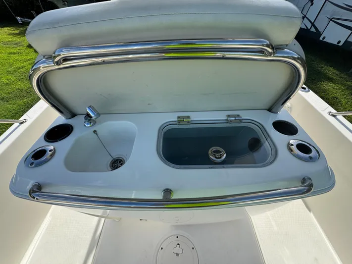  Yacht Photos Pics 2020 Boston Whaler 270 Dauntless boat sink and storage area with stainless steel fixtures.