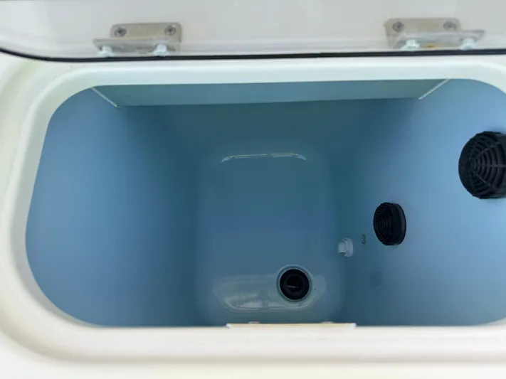  Yacht Photos Pics Livewell compartment of a 2020 Boston Whaler 270 Dauntless boat, featuring drainage and aeration systems.