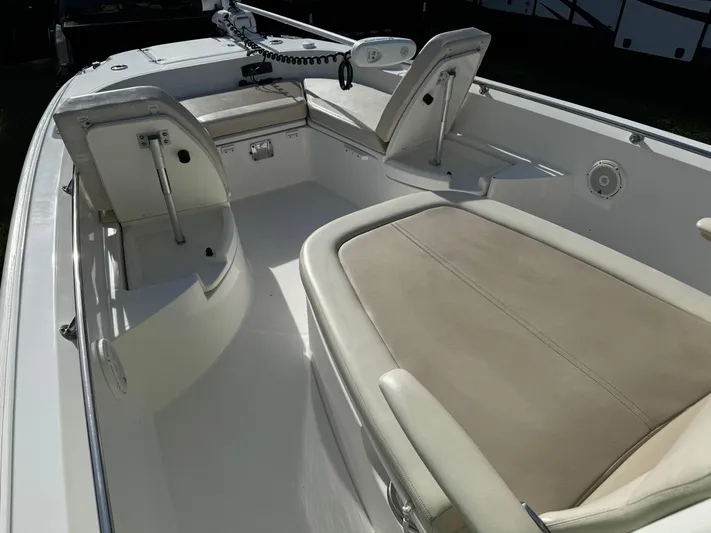  Yacht Photos Pics 2020 Boston Whaler 270 Dauntless boat interior with cushioned seating and storage compartments.