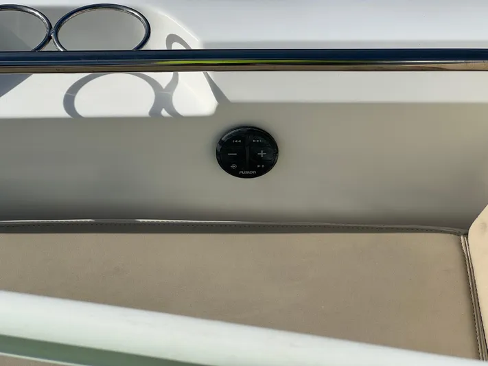  Yacht Photos Pics Boston Whaler 270 Dauntless 2020 boat interior with control panel and cup holders.