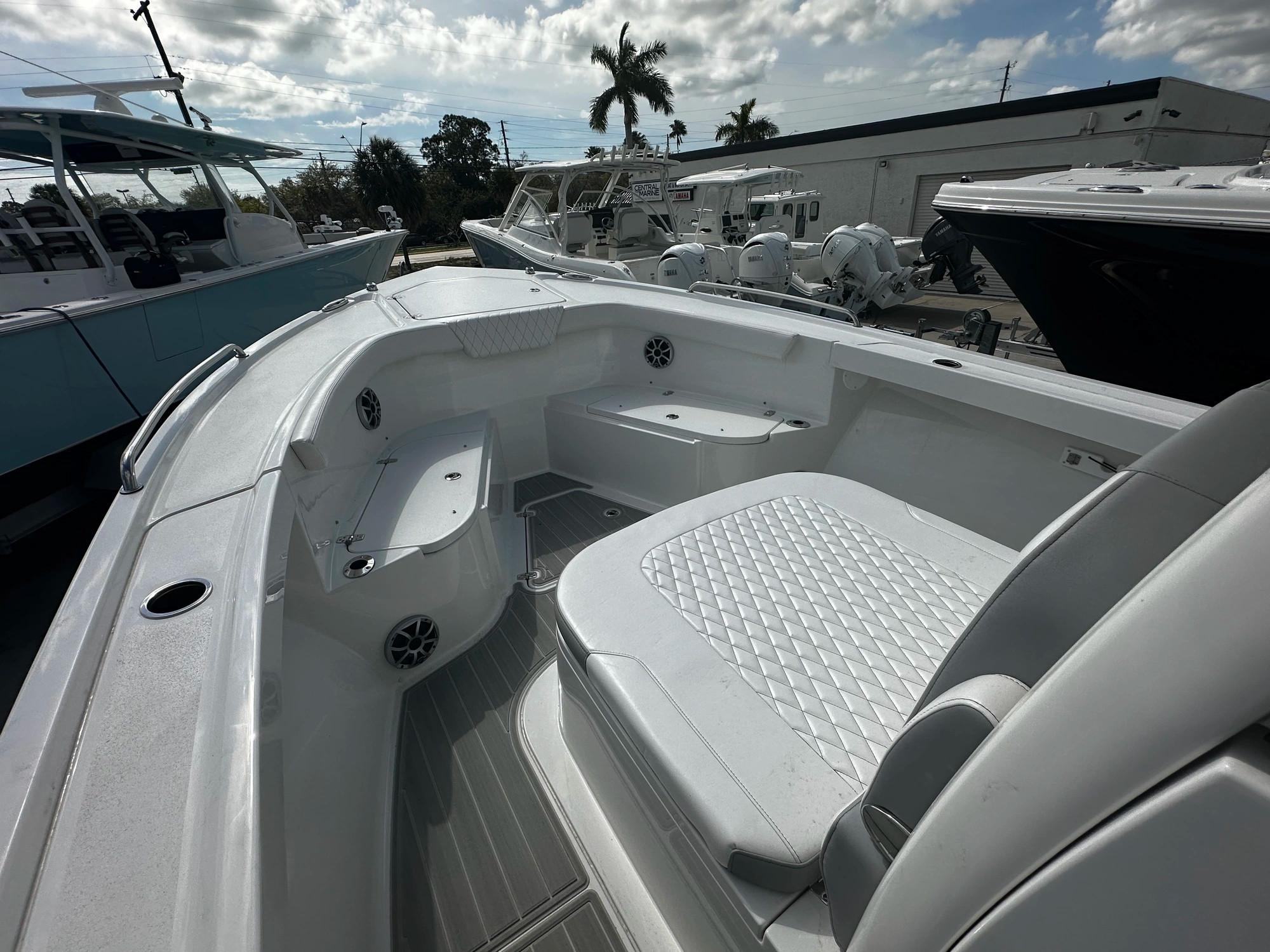 2024 Parker 2900 CC Center Console for sale - YachtWorld