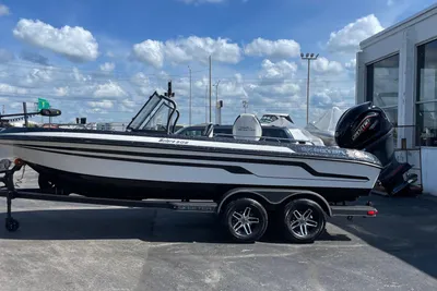 Skeeter Solera 205