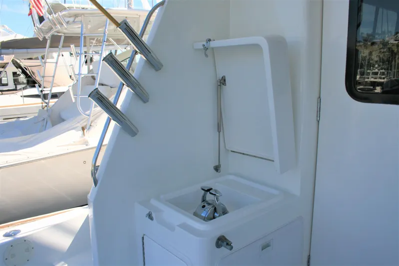 Dos Anzuelos Yacht Photos Pics Cockpit Controls