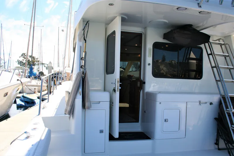 Dos Anzuelos Yacht Photos Pics Great Access to Bow