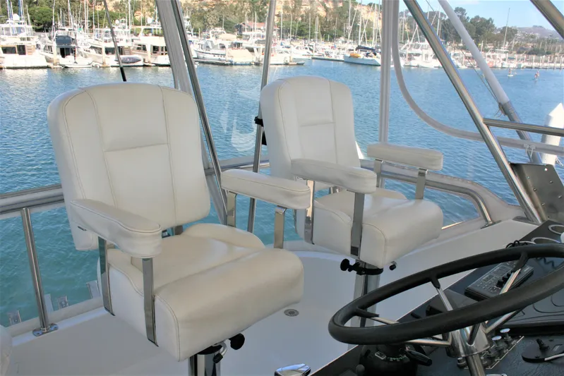Dos Anzuelos Yacht Photos Pics Helm Seats