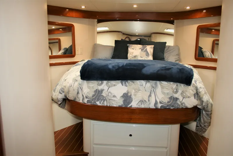 Dos Anzuelos Yacht Photos Pics Master Stateroom