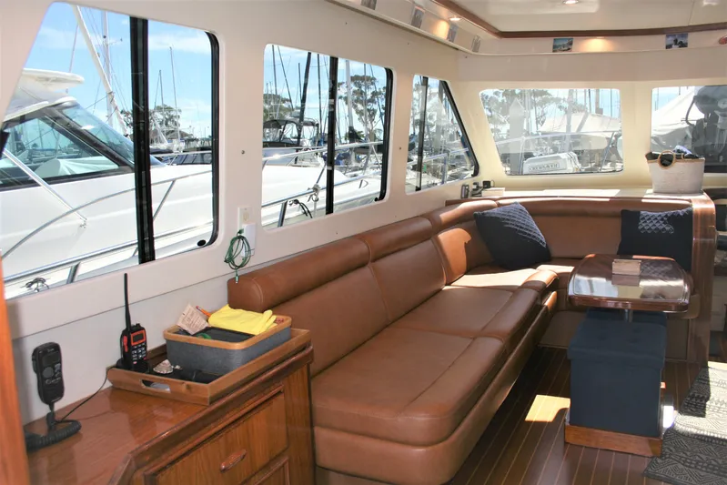 Dos Anzuelos Yacht Photos Pics Port Side Salon