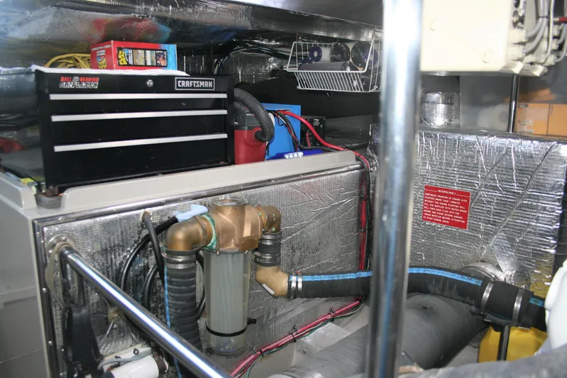 Dos Anzuelos Yacht Photos Pics Strainer and Storage