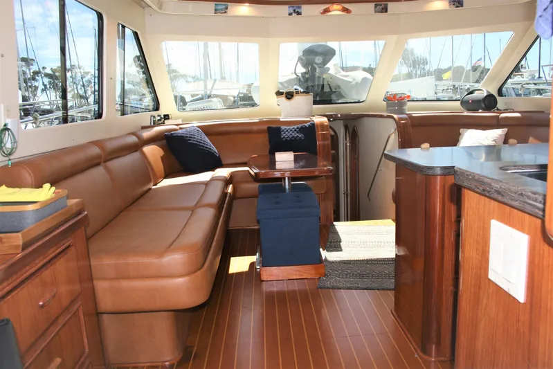 Dos Anzuelos Yacht Photos Pics Tons of Windows for Lighting