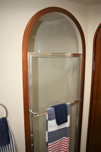 Dos Anzuelos Yacht Photos Pics Two Stall Shower