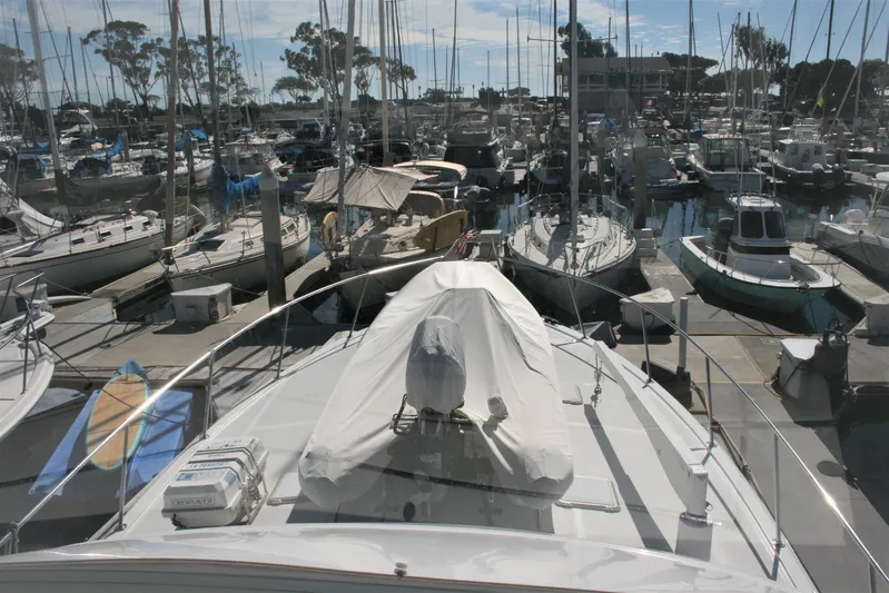 Dos Anzuelos Yacht Photos Pics Looking Forward from Bridge