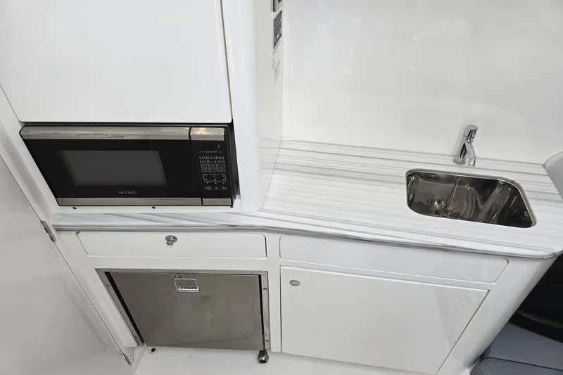 Swell Time Yacht Photos Pics 