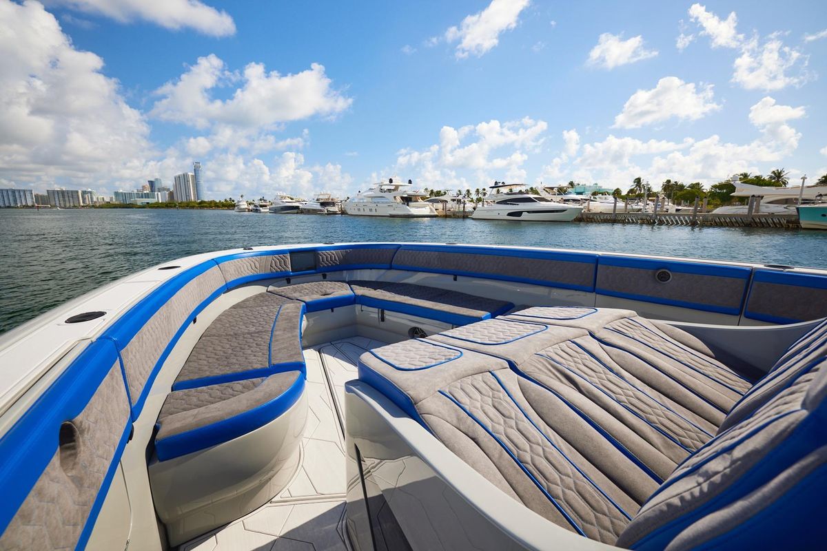 2023 Midnight Express 43 