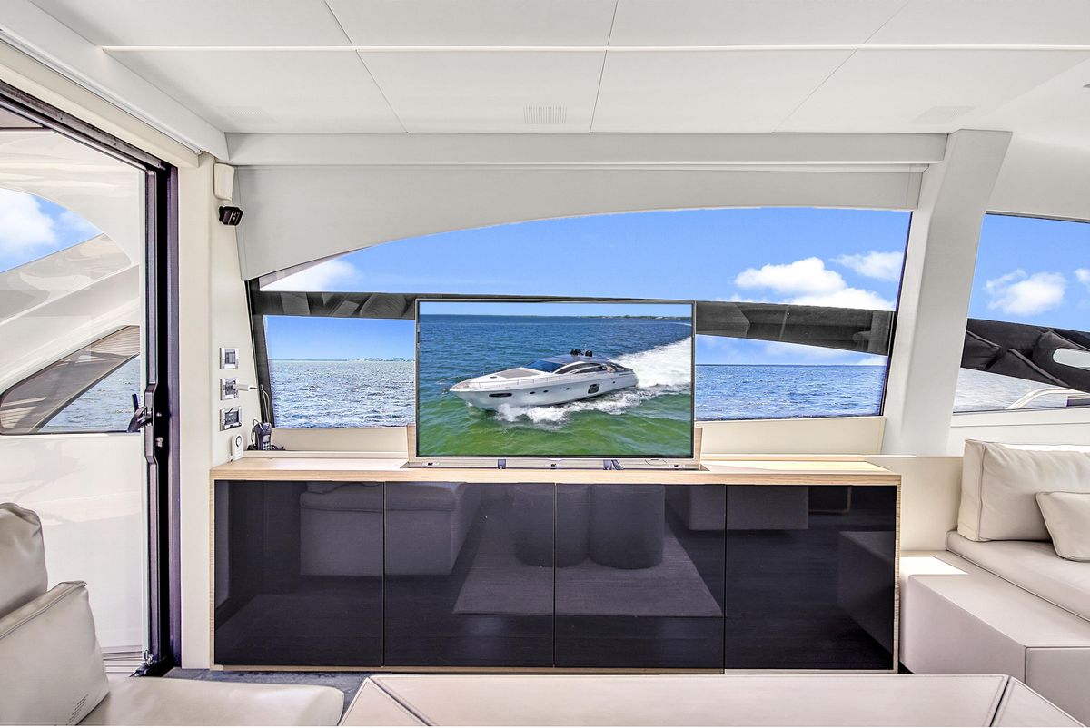 2016 Pershing 70 