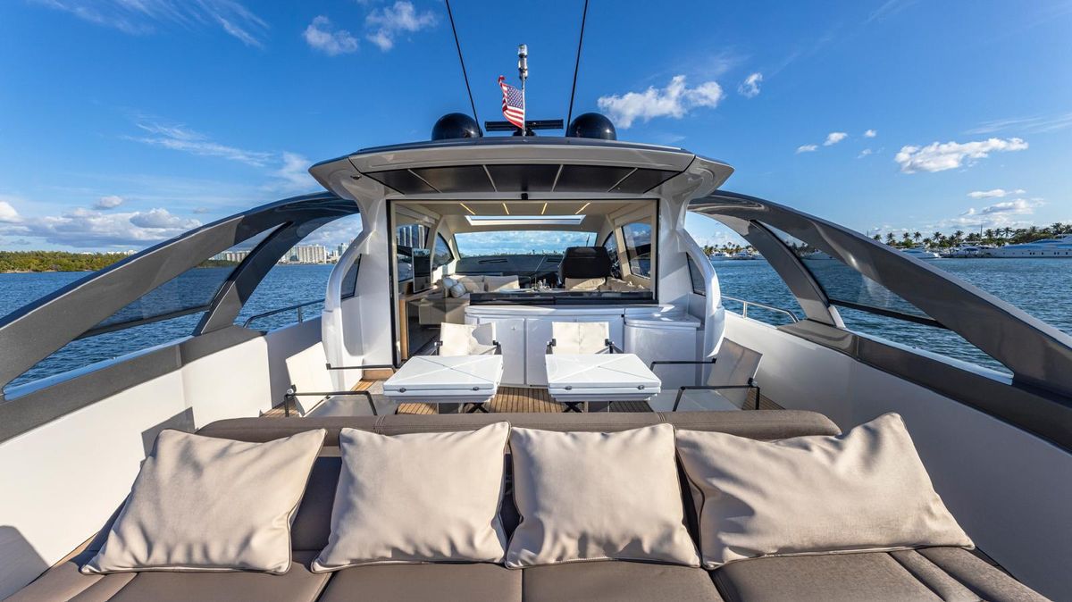 2016 Pershing 70 