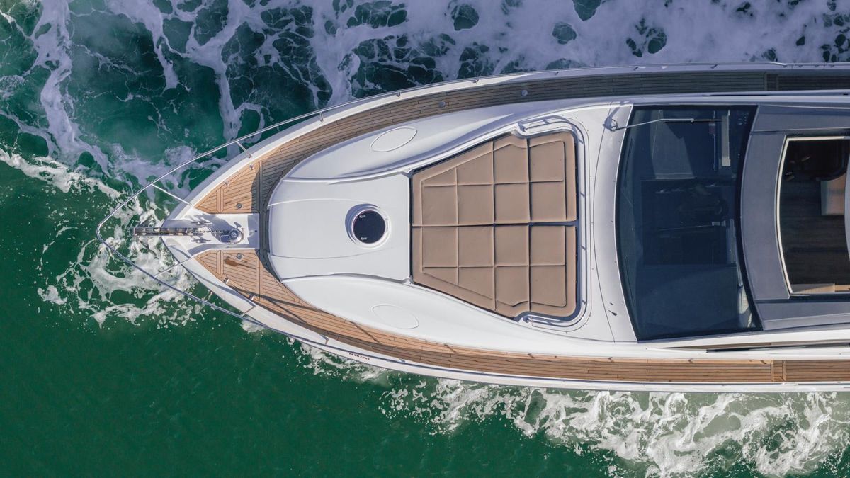 2016 Pershing 70 