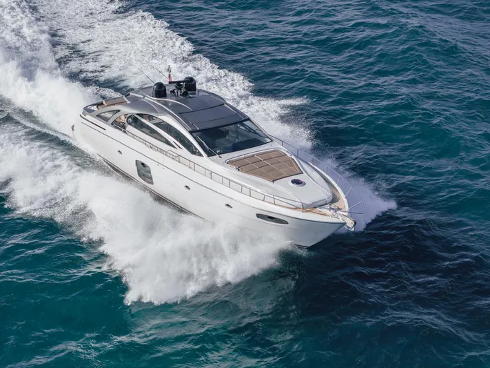 Pershing 70 White Yacht Photos Pics 