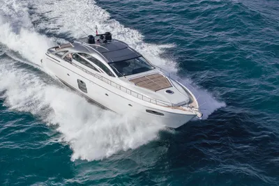Pershing 70