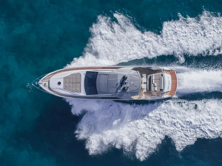Pershing 70 White Yacht Photos Pics 