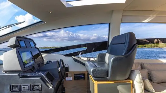 Pershing 70 White Yacht Photos Pics 