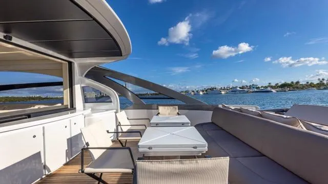 Pershing 70 White Yacht Photos Pics 