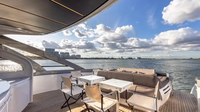 Pershing 70 White Yacht Photos Pics 