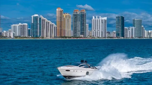 Pershing 70 White Yacht Photos Pics 