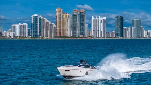 2016 Pershing 70 