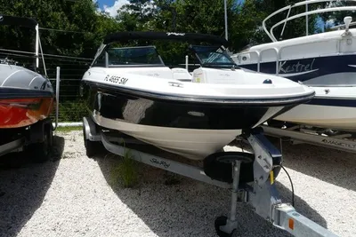 Sea Ray SPX 210 Outboard