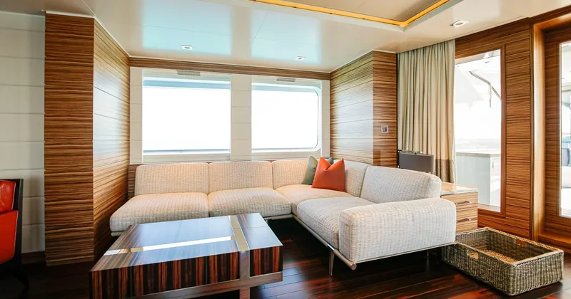 W Yacht Photos Pics 