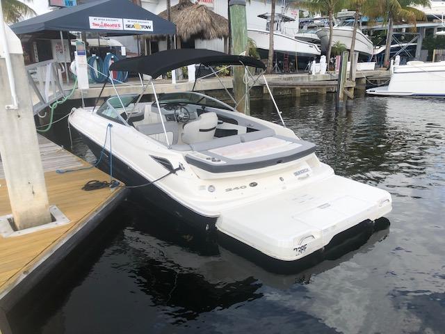 2016 Sea Ray 240 Sundeck