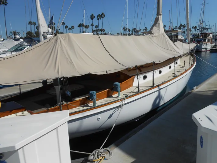 Merrywing Yacht Photos Pics 