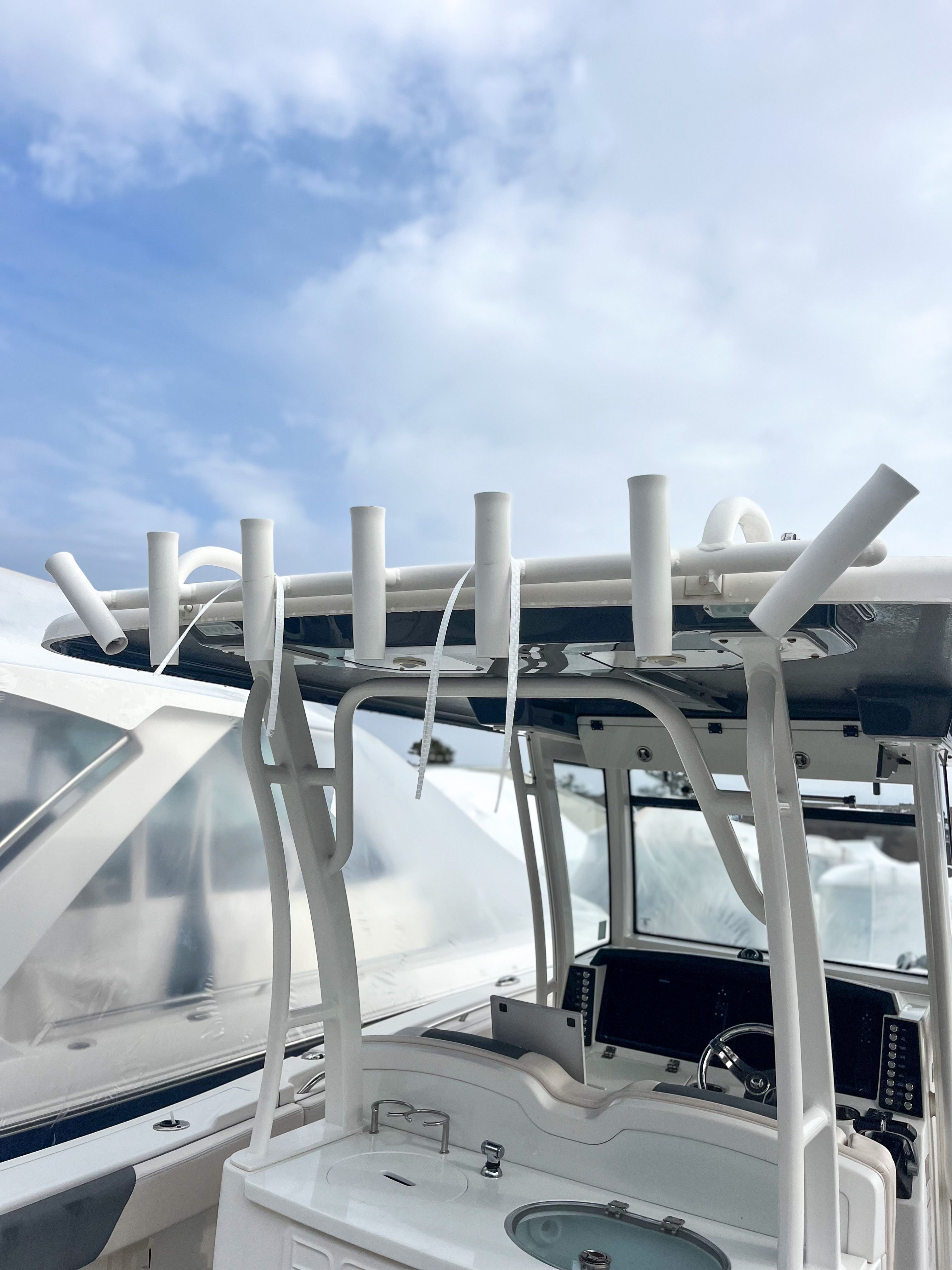 2017 ROBALO 302 CC - Image 8