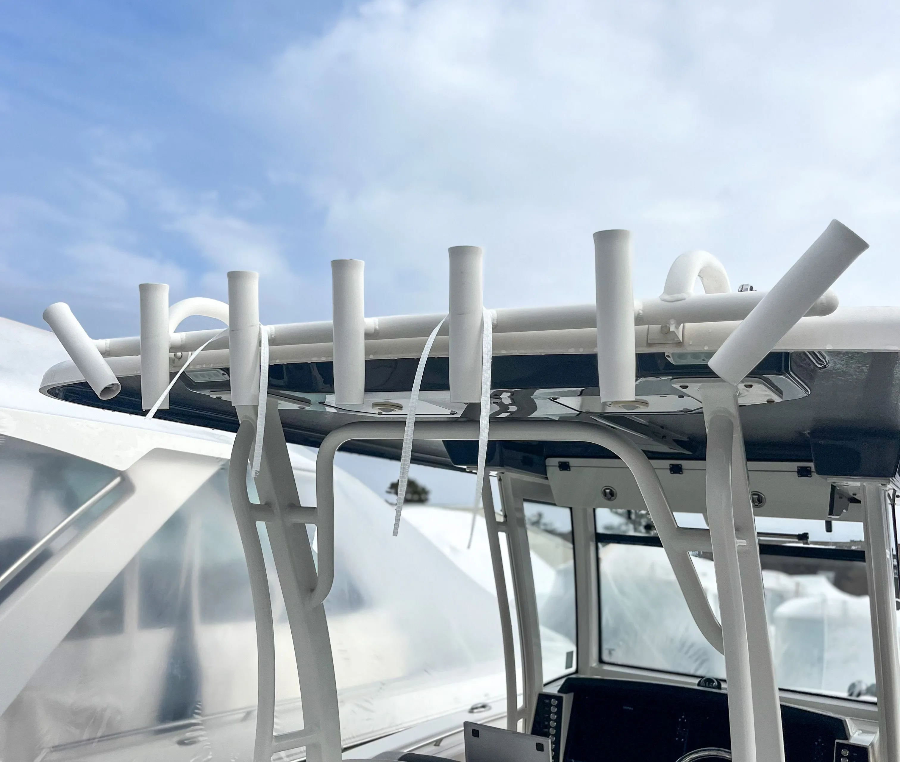 2017 ROBALO 302 CC - Image 8