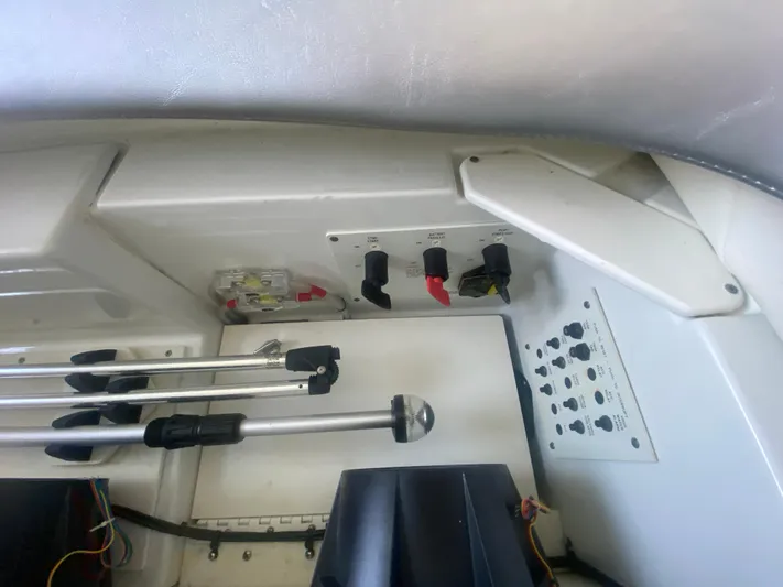  Yacht Photos Pics 2006 Formula 353 FASTech boat control panel with switches and levers.