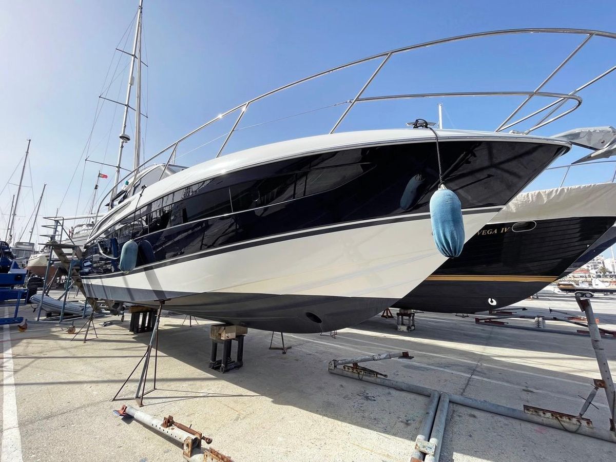 2017 Princess 42 