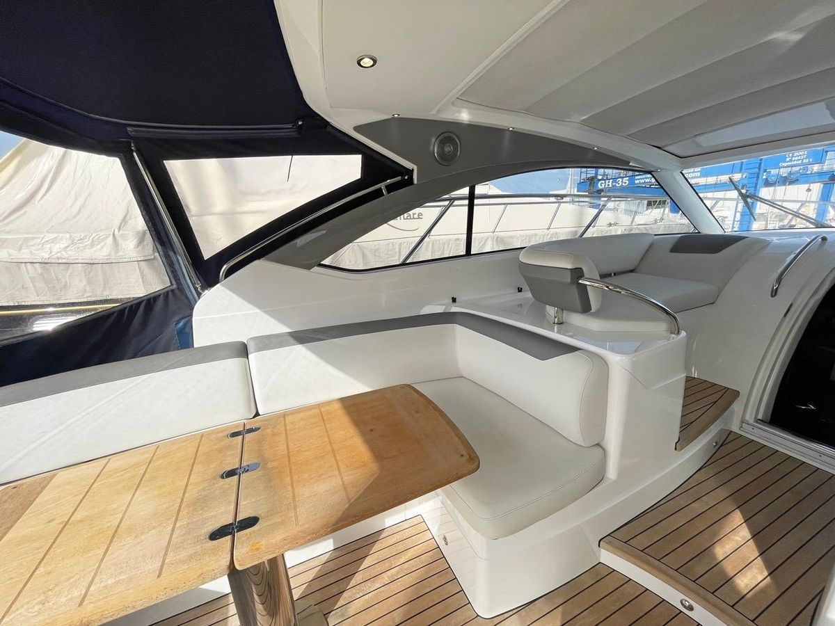 2017 Princess 42 