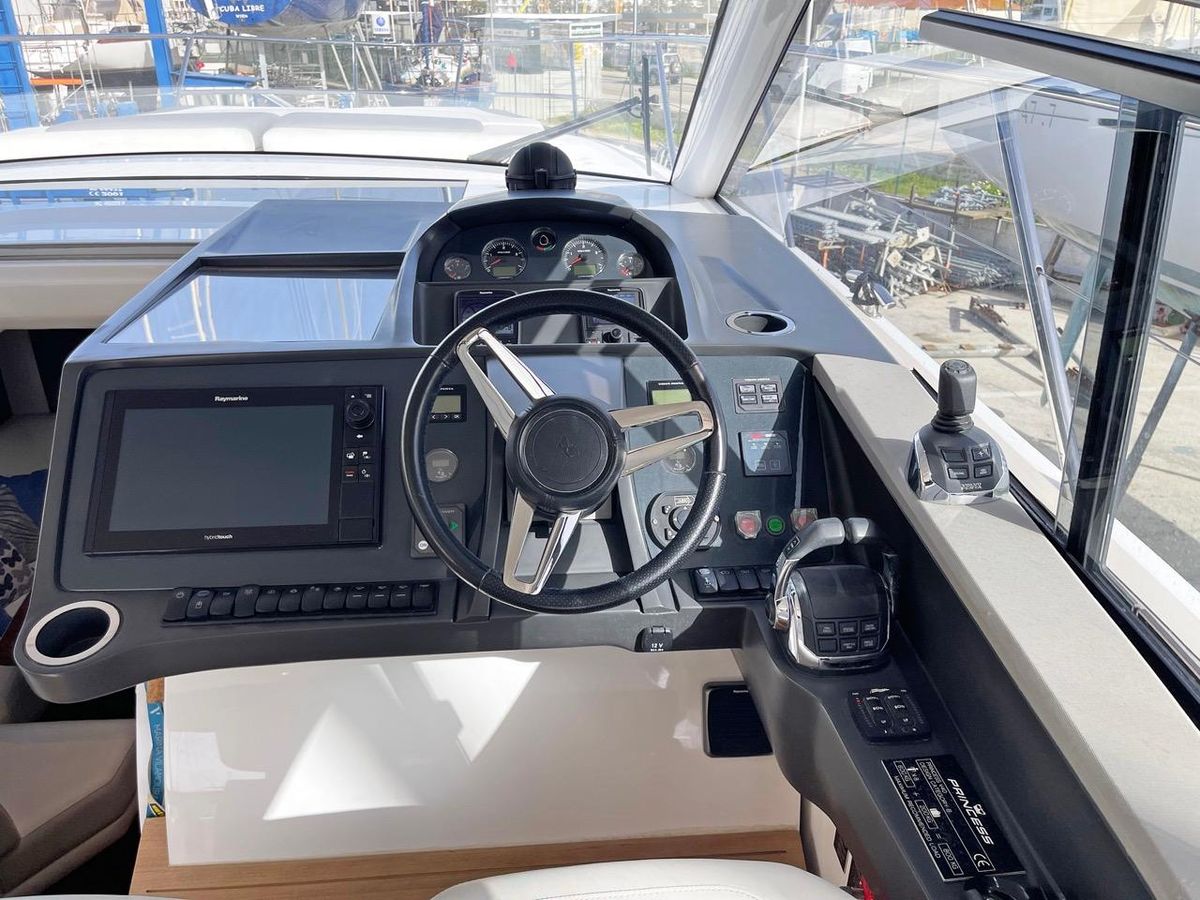 2017 Princess 42 
