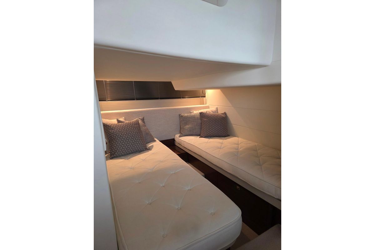 2017 Princess 42 