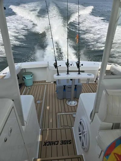 Side Chick Yacht Photos Pics Rear view of 2002 Rampage 38 Express yacht on water.