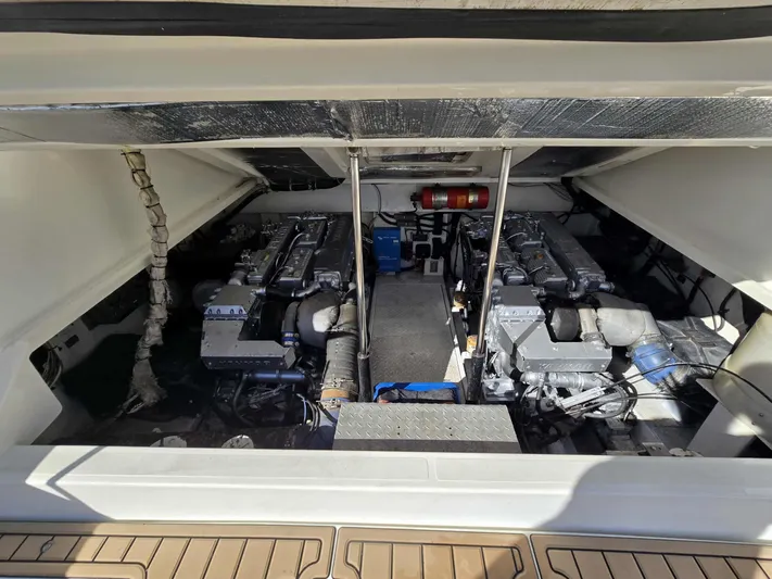 Side Chick Yacht Photos Pics 