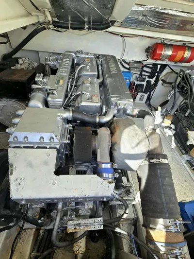 Side Chick Yacht Photos Pics 