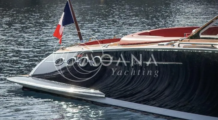 Temtation Yacht Photos Pics Luxurious 2011 J Craft Torpedo R 42 yacht on water with flag.