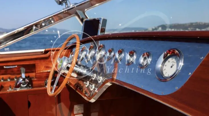 Temtation Yacht Photos Pics Interior of 2011 J Craft Torpedo R 42 yacht with polished wood and chrome dashboard.