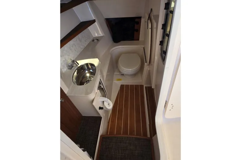 Well Done Yacht Photos Pics Head Compartment